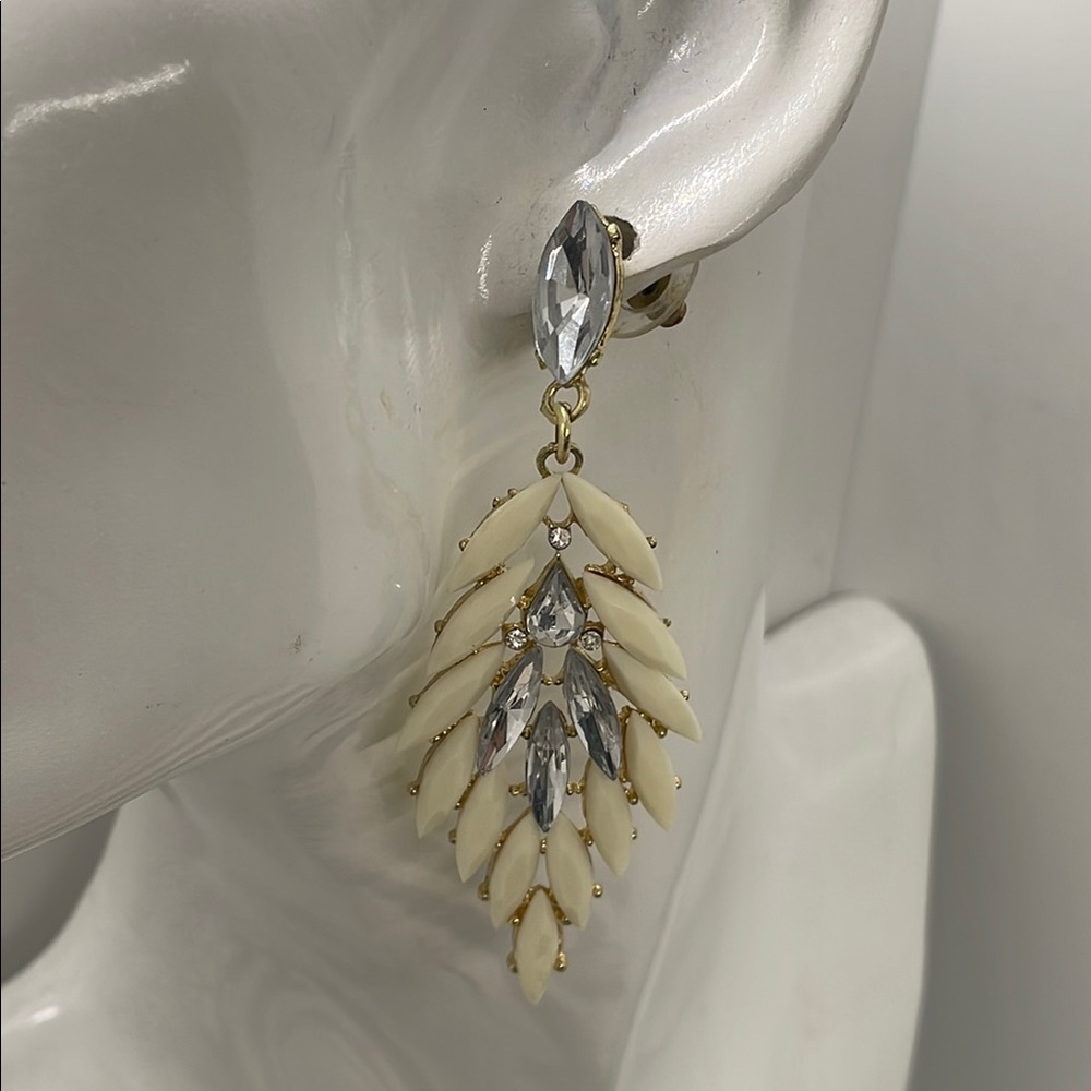 Cream and Silver Feather Earrings with Intricate Design AND Lightweight ❤️ - Picture 6 of 9